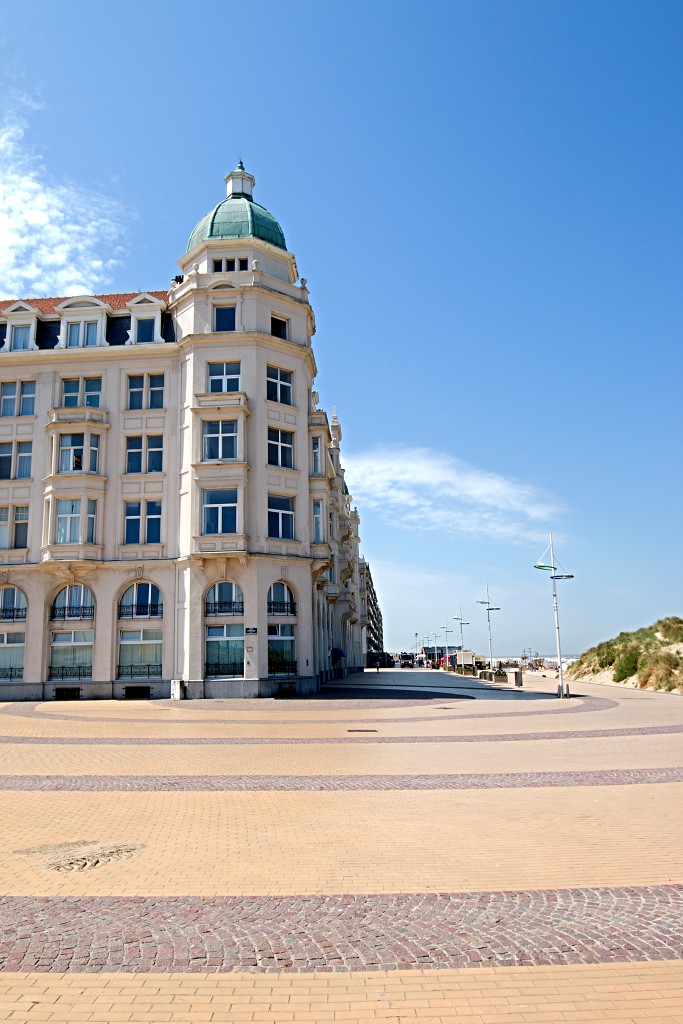 zeebrugge belgie hdr badplaats lissewege marine